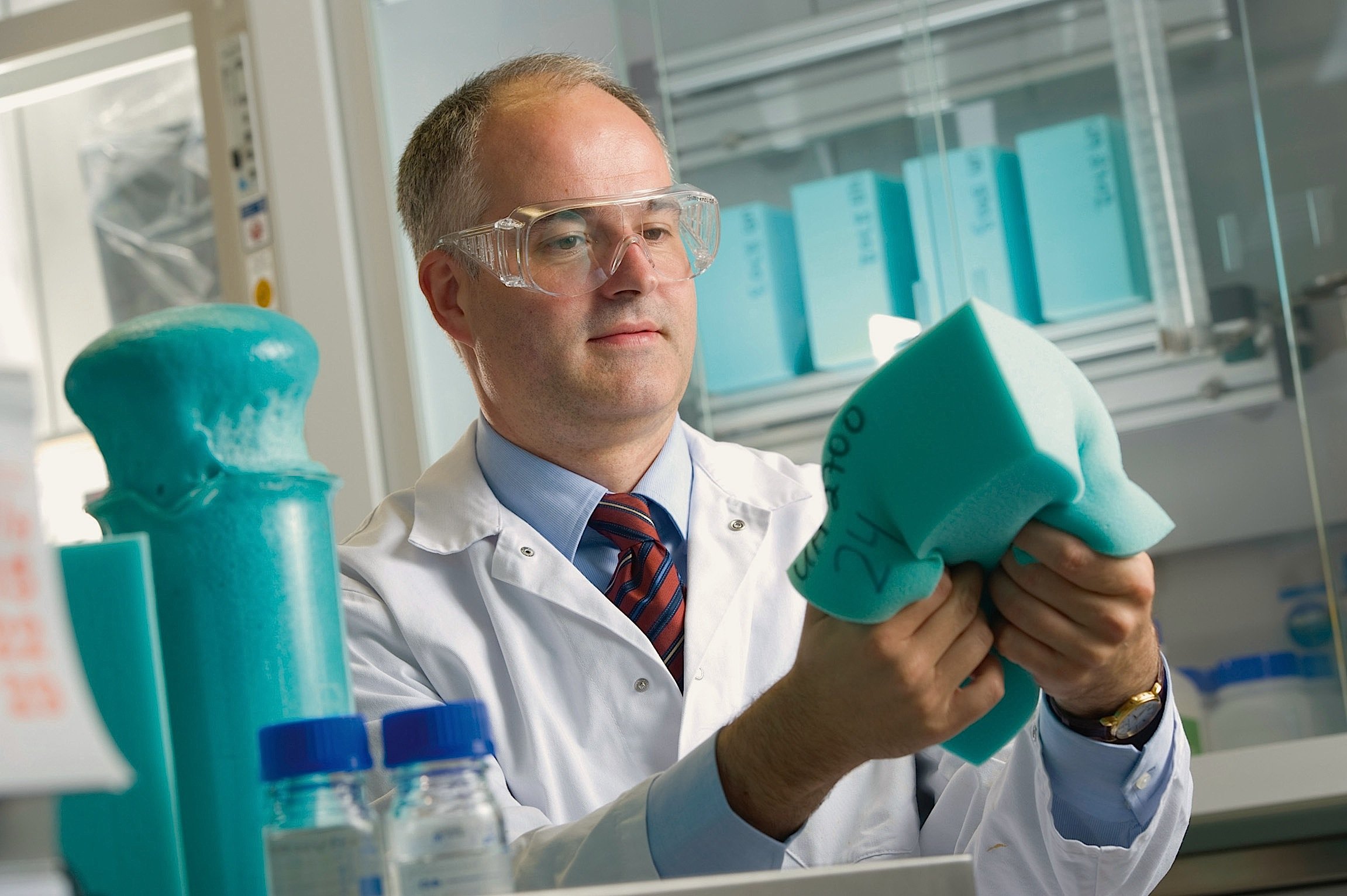 Dr. Karsten Malsch leitet beim Chemie-Unternehmen Covestro das Projekt zur Herstellung einer neuartigen Schaumstoff-Komponente mit CO2.