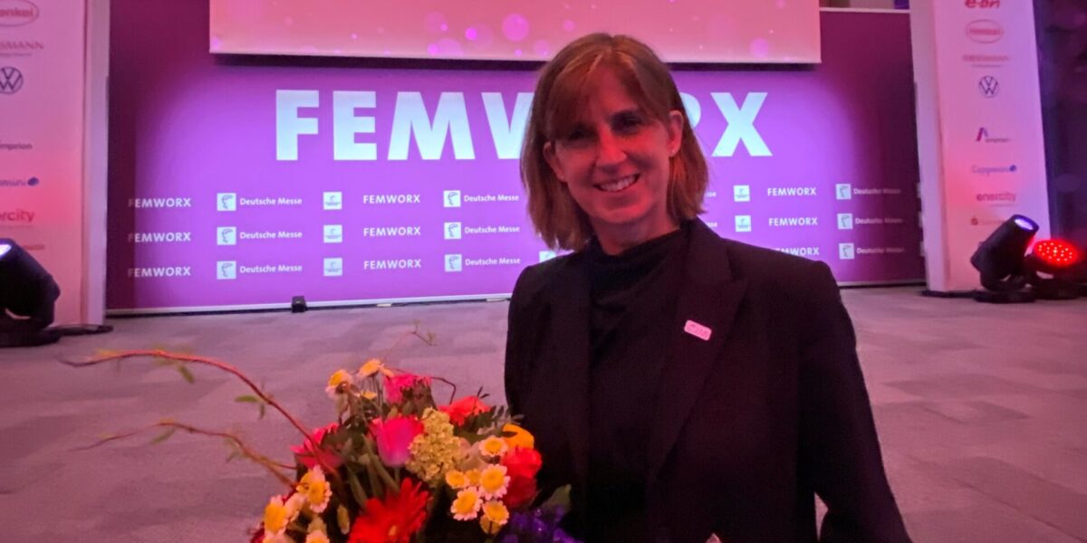 Die Preisträgerin der Engineer Woman Award 2025 ist Marie-Josée Turgeon. Sie bringt fast 30 Jahre Erfahrung in Fertigung, Mikroelektronik und Prozessoptimierung mit. Als Chemieingenieurin mit MBA und Präsidentin & CEO von C2MI treibt sie Innovationen in der Mikroelektronik voran. Foto: Alexandra Ilina